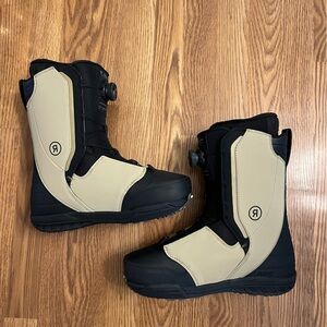 Ride Lasso Pro Men’s snowboard boots. 2025 in Tobacco colorway.